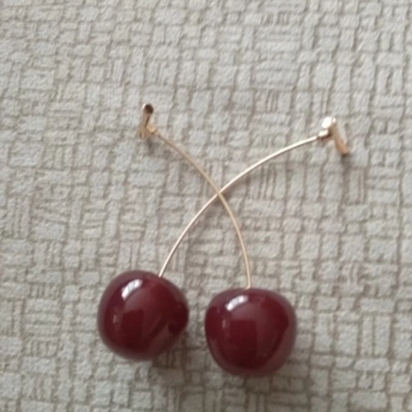 🍒NEW "MON CHE'RI"CHERRY EARRINGS - Picture 8 of 8